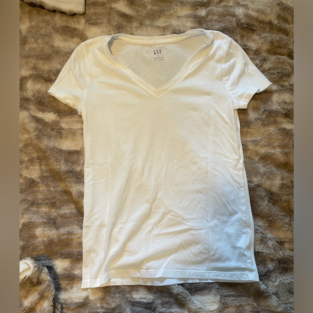 GAP Favorite T v-neck